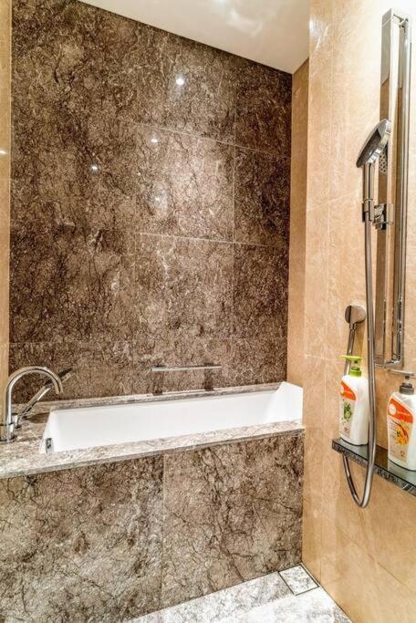 The Rixx Superior Apartment@d1/pool/gym/security Ho Chi Minh City